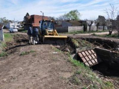 Areas comunales trabajan sobre los da�os de la inundaci�n