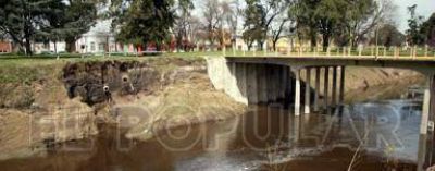 Colocaron carteles preventivos por las barrancas del Arroyo