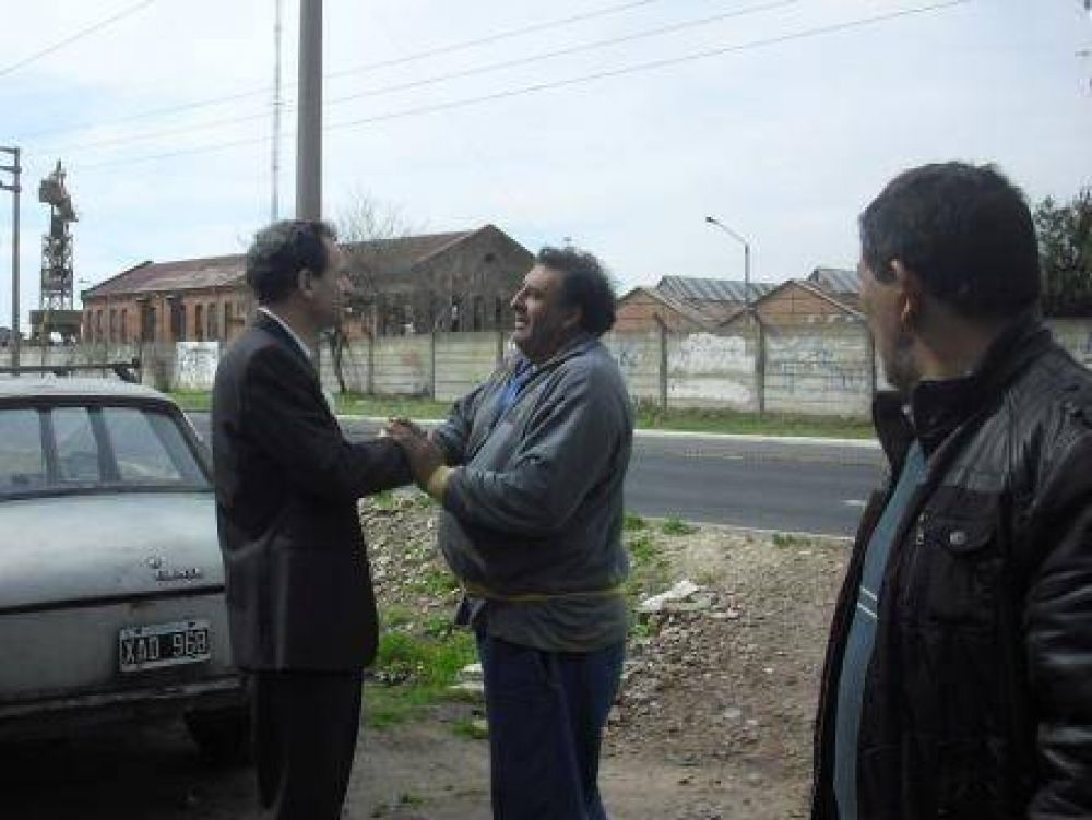 Bruera camin� con los vecinos e inaugur� obra de asfalto en calle 52
