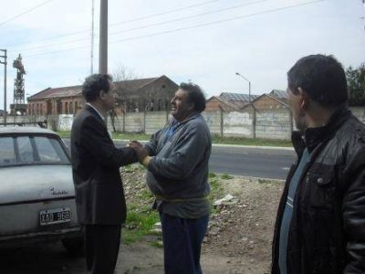 Bruera camin� con los vecinos e inaugur� obra de asfalto en calle 52