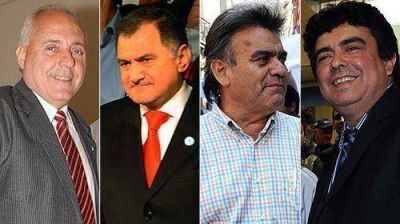 M�s de una treintena de intendentes apoyan la re-reelecci�n de la Presidenta