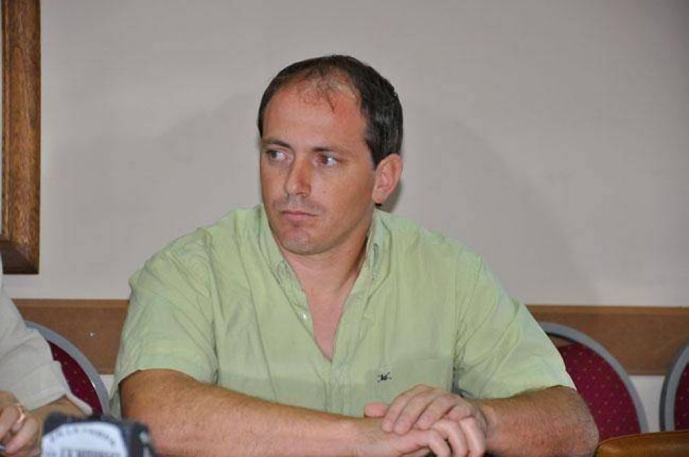 "Mientras se pelean se nos cae la provincia"