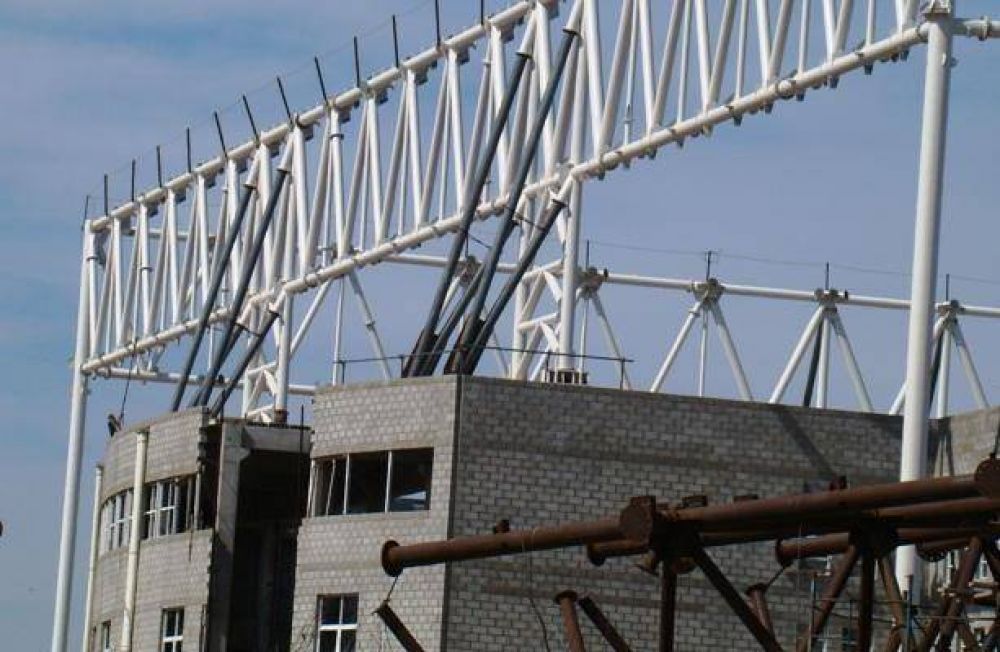 El Gobierno justifica por qu� tiene que comprar 40 pilotes para que use constructora del Megaestadio