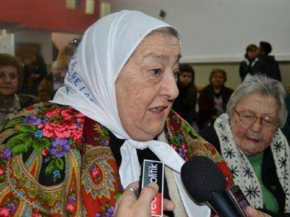 Hebe de Bonafini visit� Berisso: �Si no ten�s medios, ten�s la boca cerrada�