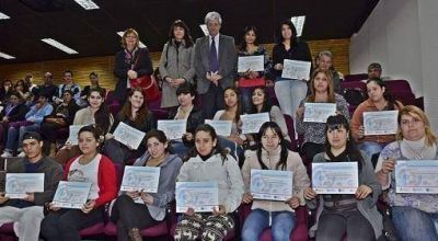 Luis Andreotti entreg� certificados por el Curso Integral de Cajeros