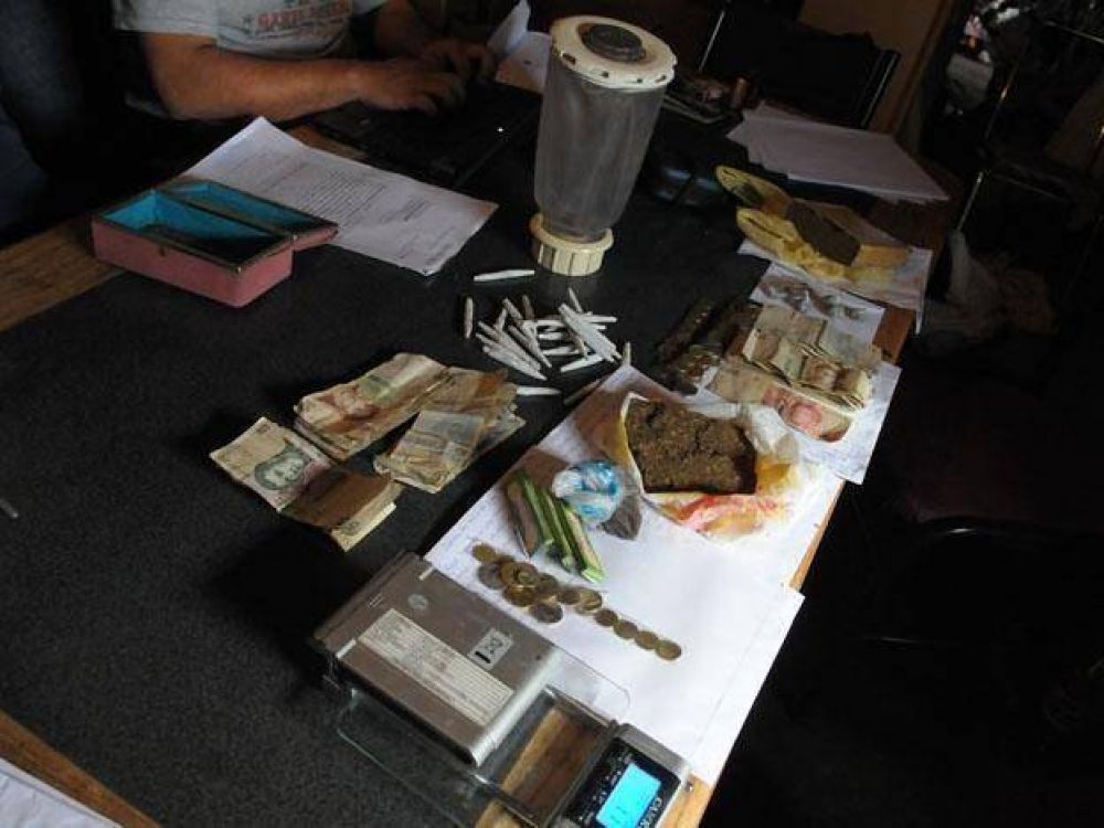 Encuentran porros y dinero en la casa de una mujer de 57 a�os