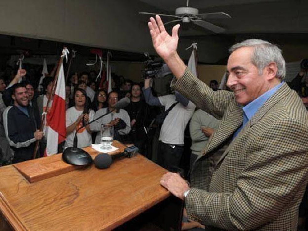 V�ctor Fayad pidi� autonom�a municipal en la futura reforma de la Constituci�n