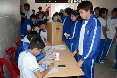 Juventudes partidarias hablan del nuevo rol de los centros de estudiantes