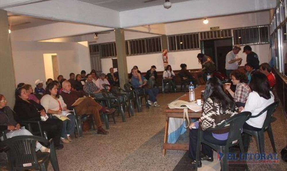 En el foro, okupas dijeron que resistir�n y se propuso priorizar la vivienda social