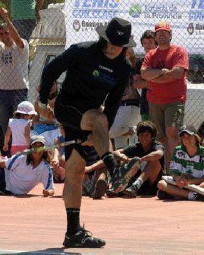 En el Club Atl�tico  Guillermo Vilas llega a Pilar para mostrar su magia del tenis