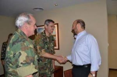 Gran despliegue operativo de paracaidistas del Ejercito en distintos puntos de la provincia