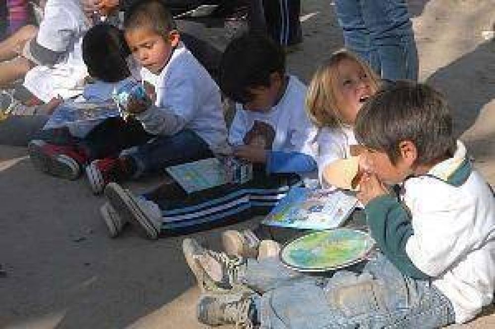 Gran encuentro de entidades solidarias en la plaza Libertad