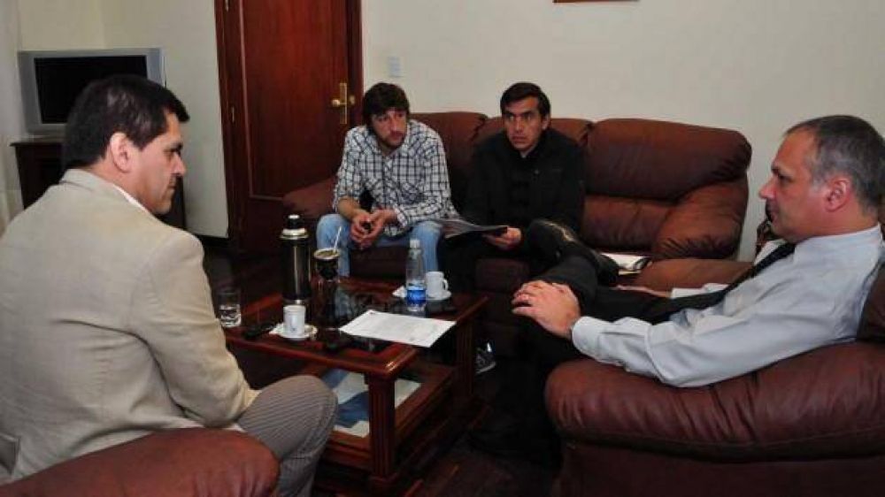 Buzzi recibi� al intendente de R�o Mayo y repasaron obras para la localidad