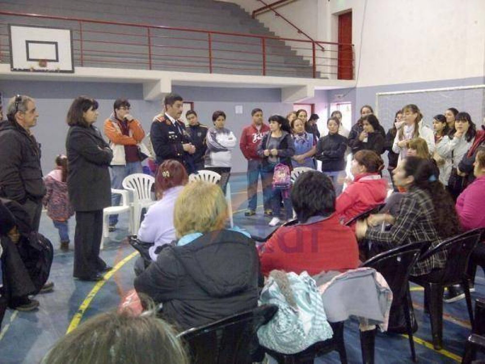 Padres del jard�n 4 piden traslado preventivo de sus hijos ante falta de informaci�n por situaci�n de gases t�xicos