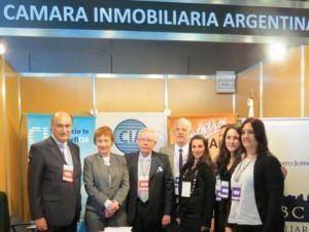 La Gobernadora R�os disert� en el XIII Congreso Internacional Inmobiliario