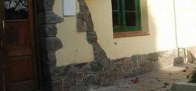 Apedrean una comisar�a por defender a jovenes que consum�an droga en la calle