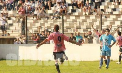 F�nix gan� un partido hist�rico para acerarse a la cima