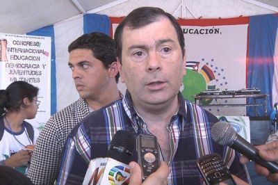Zamora: "Prefiero a nuestros j�venes decidiendo y no inclu�dos en el consumismo"