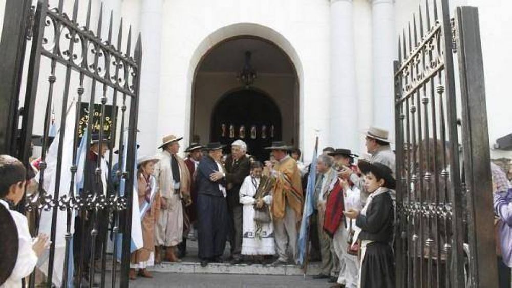 Gauchos tucumanos recorrieron a caballo las huellas del �xodo Juje�o