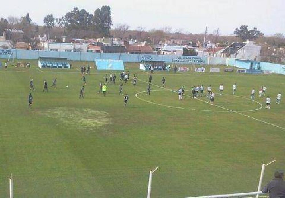 La Villa jug� bien pero sigue sin poder ganar de local