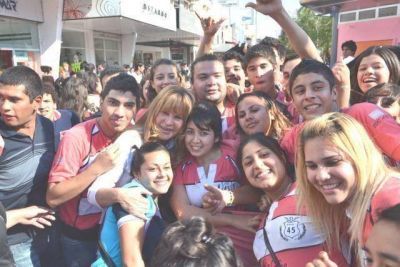 Los j�venes se alistan para la Estudiantina