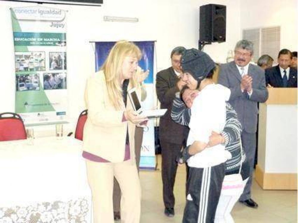 Recibieron netbooks Ni�os hospitalizados
