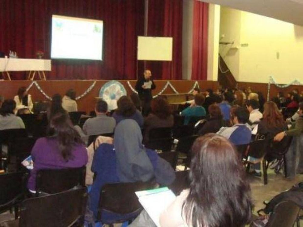  Dictaron taller sobre violencia