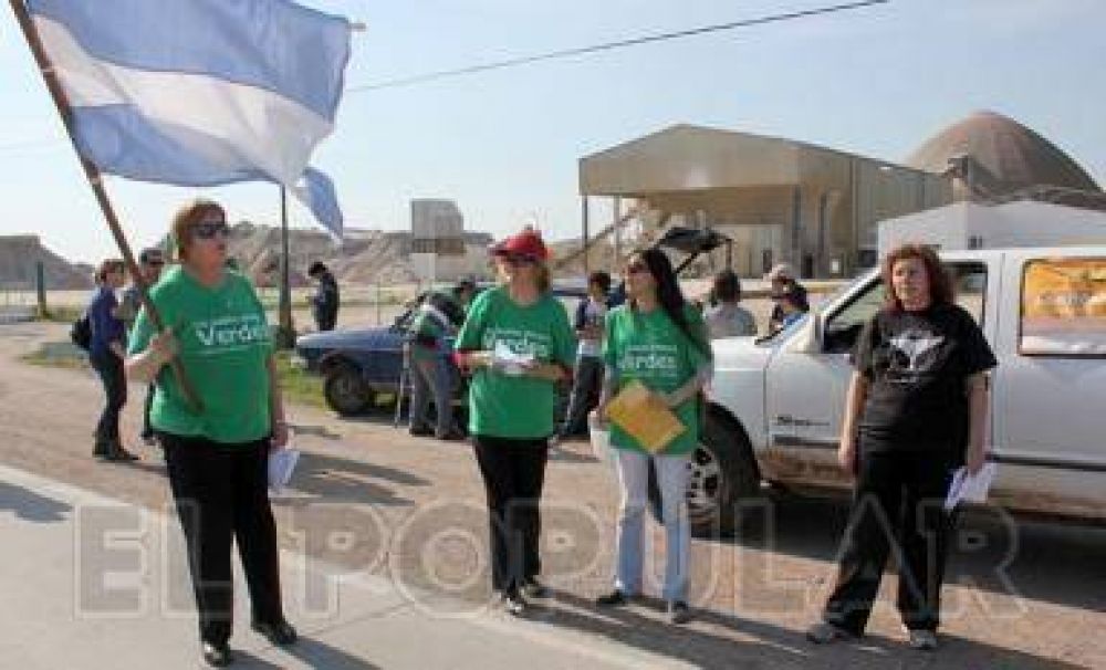Vecinos autoconvocados piden el cierre preventivo de la planta de APS