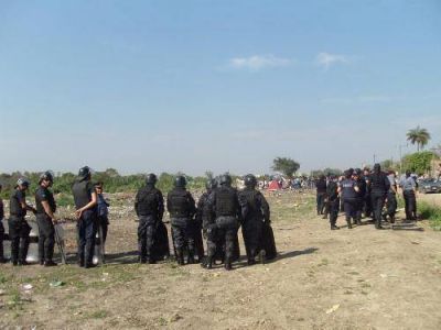 Castells habr�a alentado a los "ocupas" a entrar y tomar los terrenos 