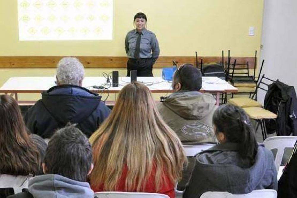 Realizaron charla de educaci�n vial en el cenin 5