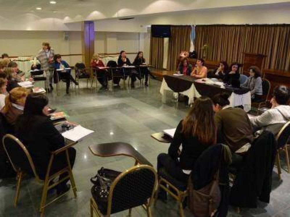DISE�AN ESTRATEGIAS PARA LAS POL�TICAS DE G�NERO