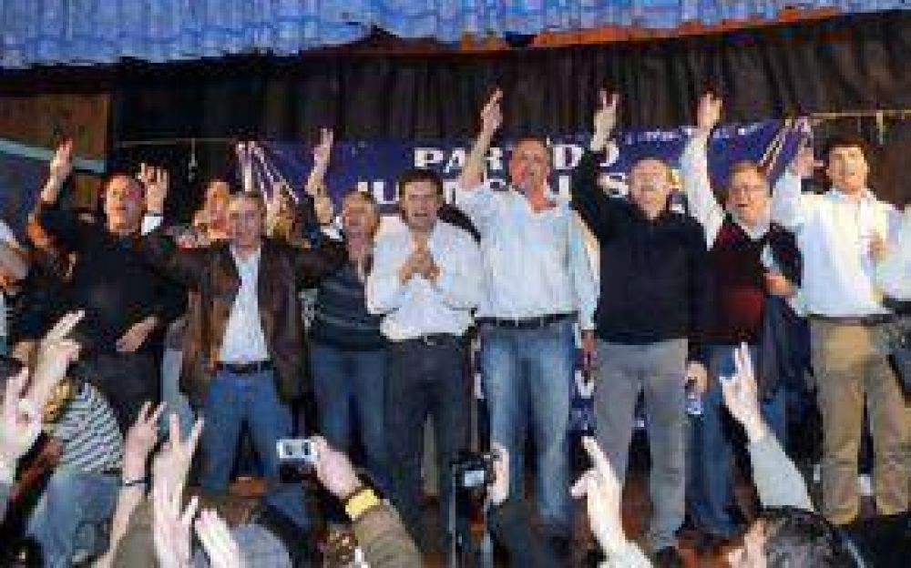 El Gobierno, El FPV, Las CGT y Los Intendentes Siguen Buscando "La Unidad"