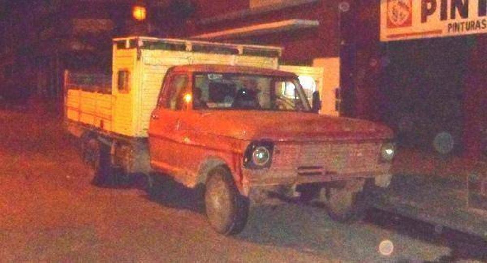 La polic�a recuper� en Mar del Plata el cami�n junto al montacarga que fuera robado en Quequ�n