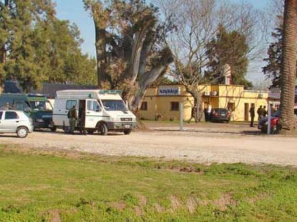 Allanan dos prost�bulos y rescatan a 23 meretrices en el sur provincial