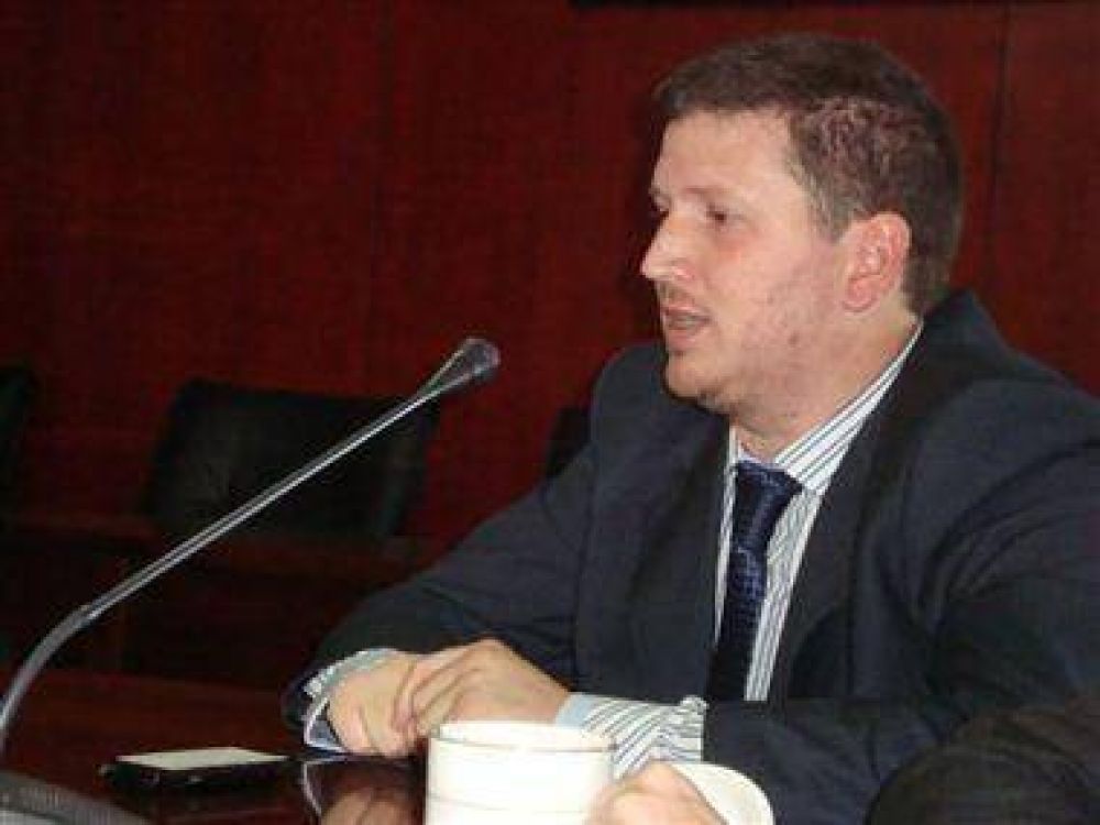 Angelini carga contra Binner y Bonfatti por la crisis provincial