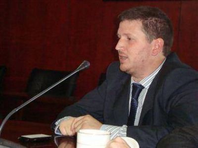 Angelini carga contra Binner y Bonfatti por la crisis provincial