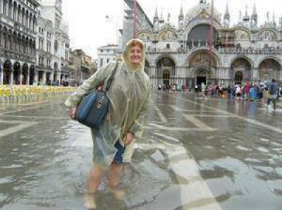 Contra reloj, una fara�nica obra intenta salvar a Venecia