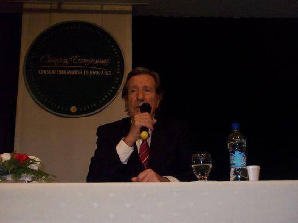 En San Mart�n, el titular de la Auditor�a General de la Naci�n destroz� al kirchnerismo
