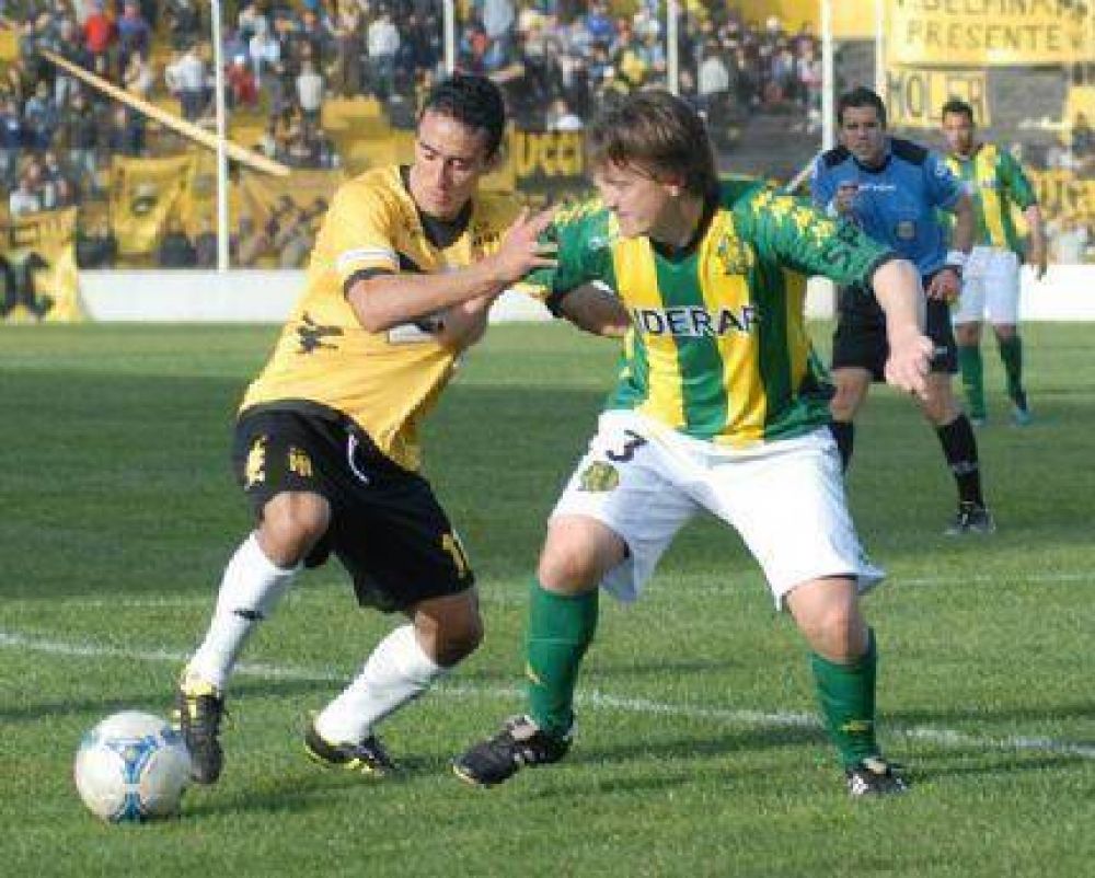 Aldosivi fue una sombra de los anteriores partidos y Olimpo lo gole� 4 a 0 en Bah�a Blanca