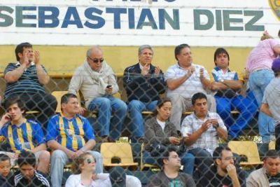 Poggi presenci� la victoria de Juventud ante Racing de Olavarria