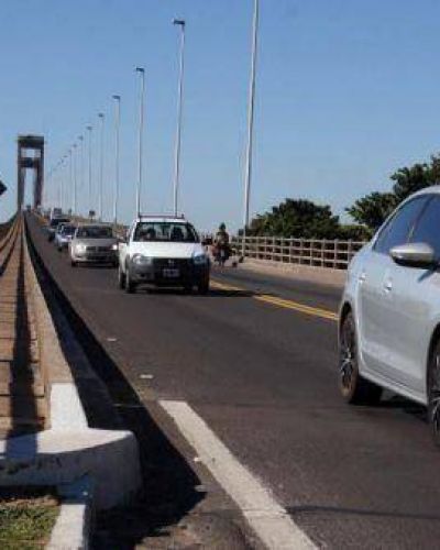 Cerca de cumplir las cuatro d�cadas, el puente interprovincial soporta por d�a 18.700 veh�culos