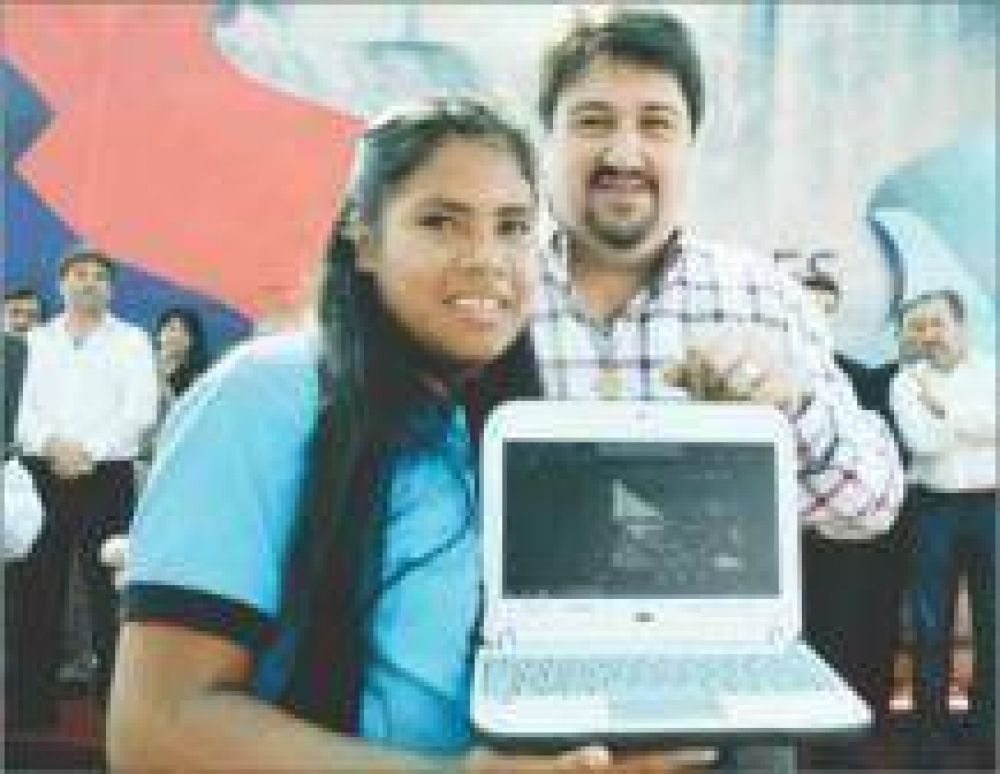 �Somos la provincia con mayor �ndice de ejecuci�n en entrega de netbooks�, dijo Closs