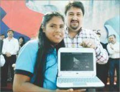 �Somos la provincia con mayor �ndice de ejecuci�n en entrega de netbooks�, dijo Closs