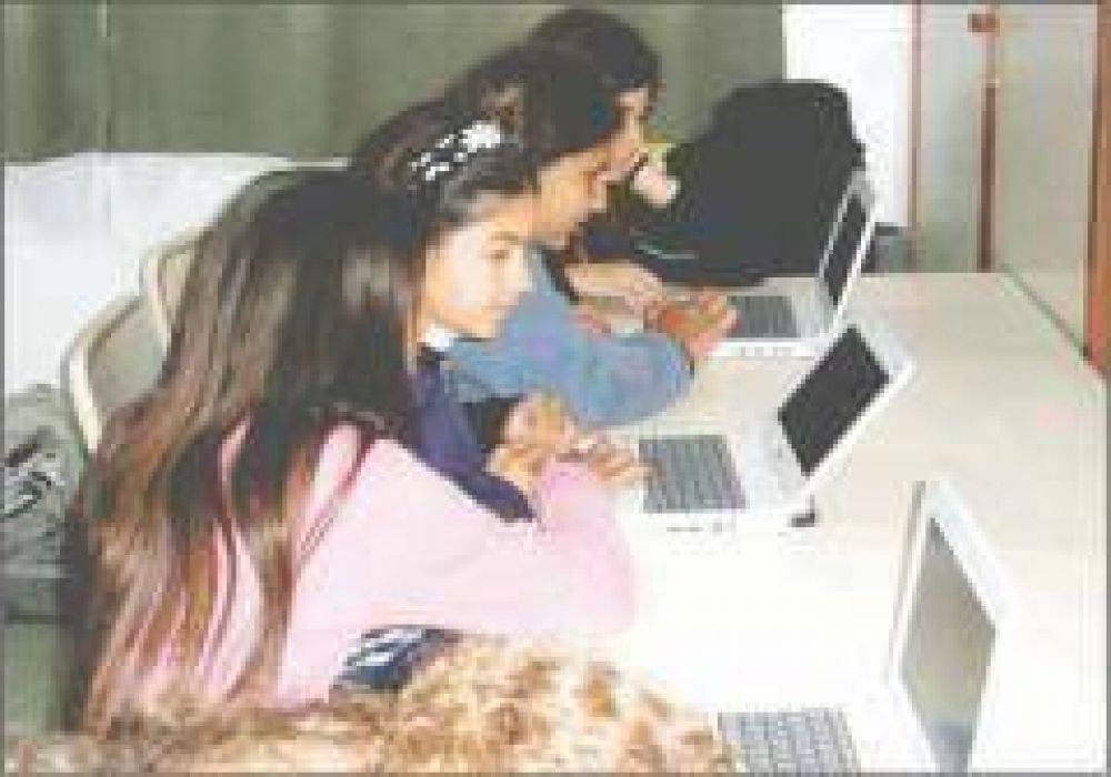 Jacobo precis� que en Misiones se entreg� el 85 % de las netbooks