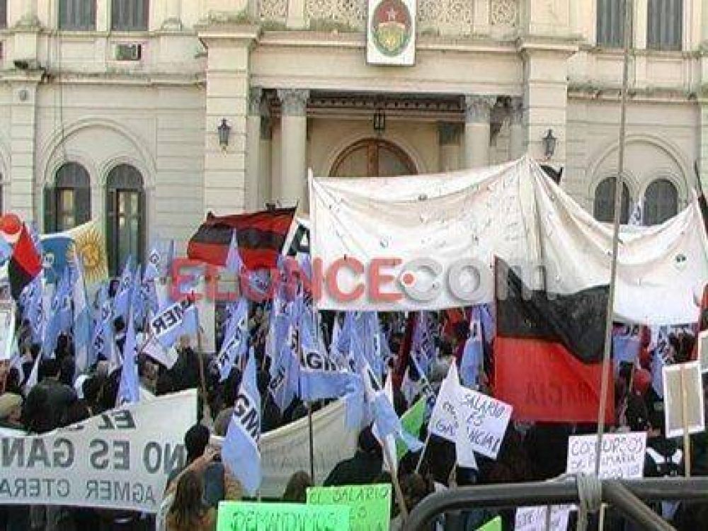 AGMER y ATE preparan la movilizaci�n del mi�rcoles a Casa de Gobierno