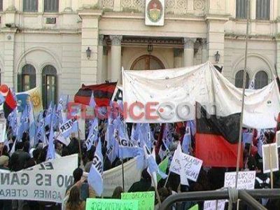AGMER y ATE preparan la movilizaci�n del mi�rcoles a Casa de Gobierno