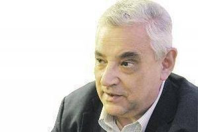 "Con sus proyectos, el kirchnerismo tiene acorralada a la oposici�n"