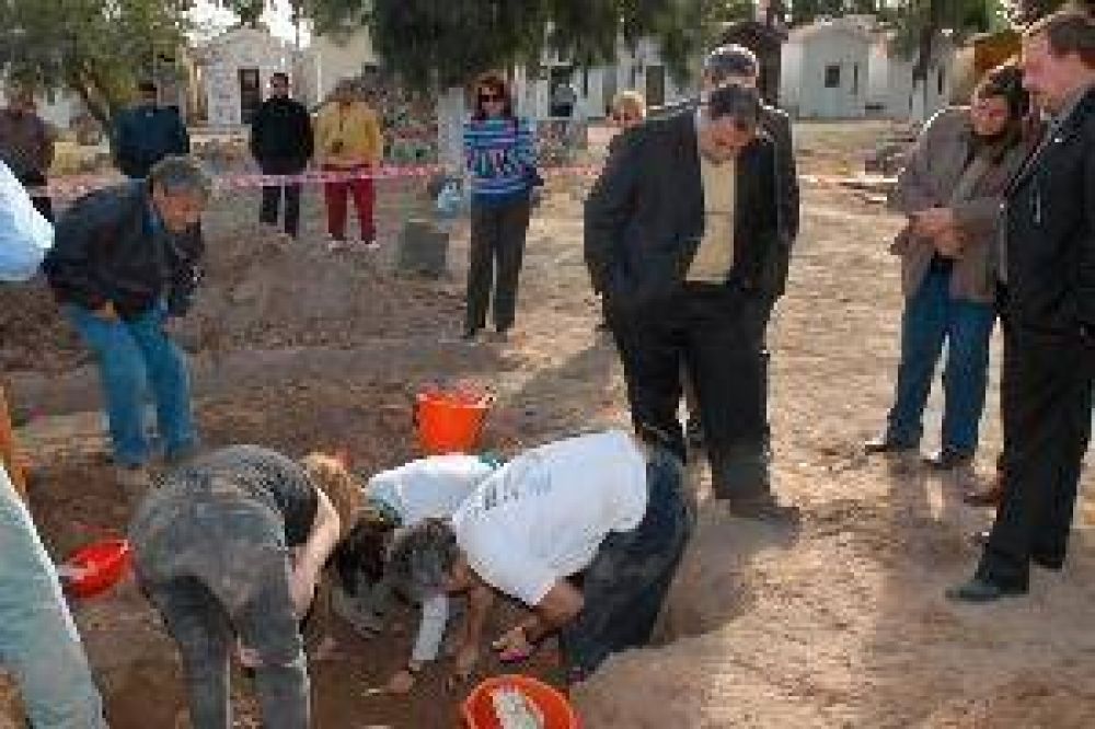 Miembros del Eaaf arriban a la provincia para trabajar en la b�squeda de NN