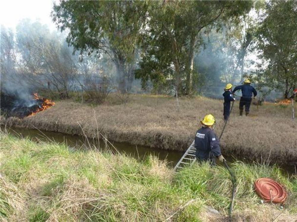 Se incendi� un monte a 500 metros de la planta urbana