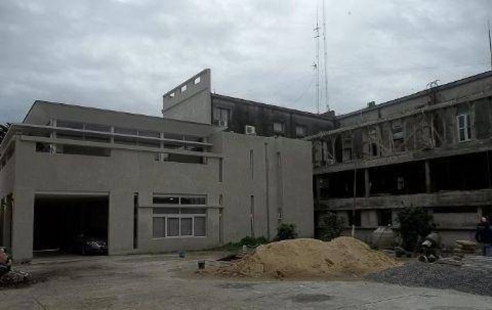 Mario Secco ampl�a el palacio municipal pero Ensenada se sigue inundando